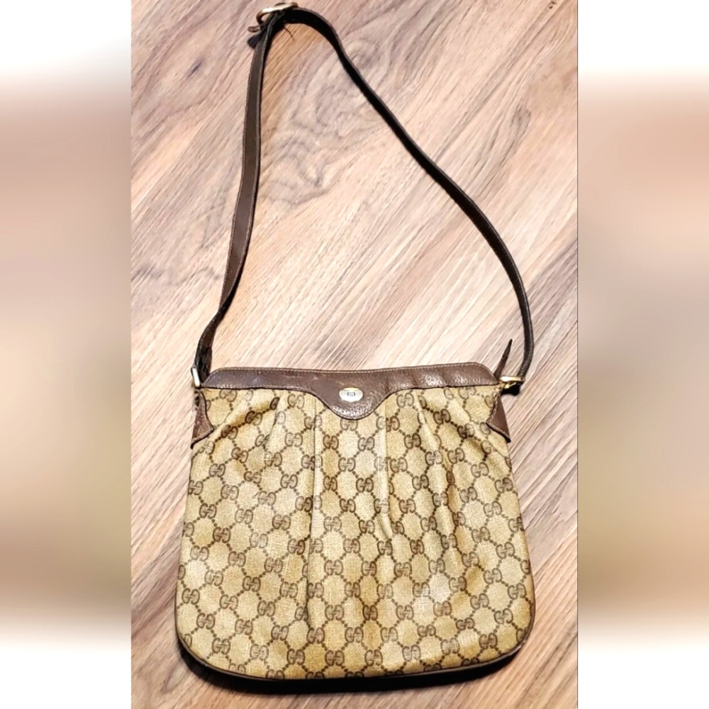 Vintage Gucci Crossbody INTERIOR STAINS  LINING DAMAGE
